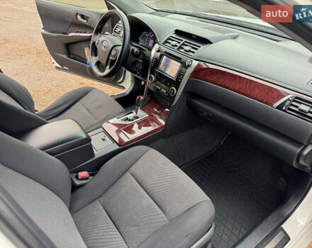 Белый Тойота Камри, объемом двигателя 2.49 л и пробегом 280 тыс. км за 9800 $, фото 14 на Automoto.ua