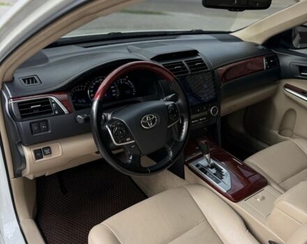Білий Тойота Камрі, об'ємом двигуна 2.5 л та пробігом 185 тис. км за 14000 $, фото 9 на Automoto.ua