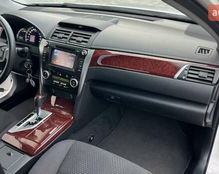 Білий Тойота Камрі, об'ємом двигуна 2.49 л та пробігом 135 тис. км за 13800 $, фото 13 на Automoto.ua