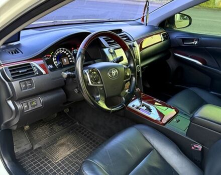 Белый Тойота Камри, объемом двигателя 2.5 л и пробегом 154 тыс. км за 15500 $, фото 7 на Automoto.ua