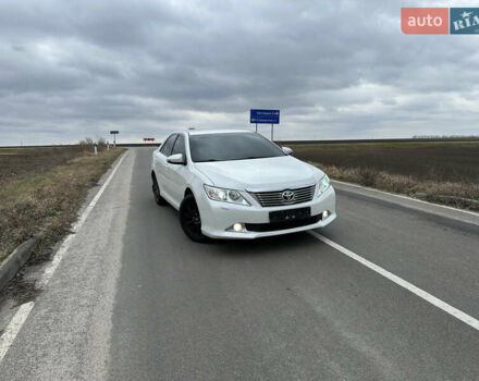 Белый Тойота Камри, объемом двигателя 2.5 л и пробегом 198 тыс. км за 13500 $, фото 12 на Automoto.ua