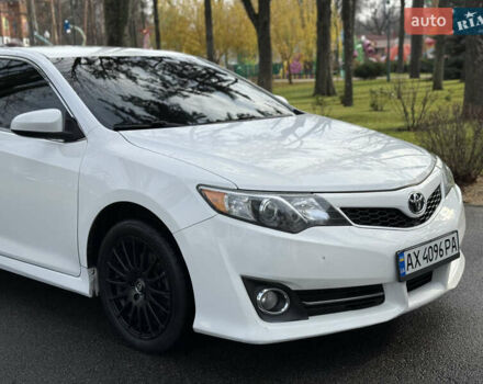 Белый Тойота Камри, объемом двигателя 2.5 л и пробегом 180 тыс. км за 10999 $, фото 3 на Automoto.ua