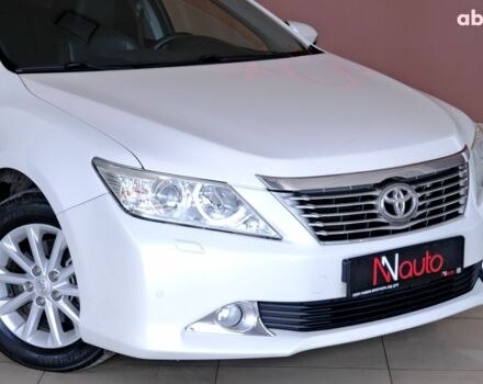 Белый Тойота Камри, объемом двигателя 2.5 л и пробегом 138 тыс. км за 13500 $, фото 2 на Automoto.ua