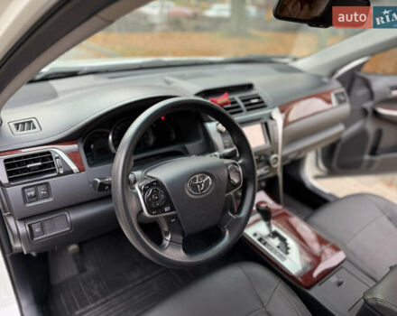 Белый Тойота Камри, объемом двигателя 2.49 л и пробегом 106 тыс. км за 12700 $, фото 24 на Automoto.ua