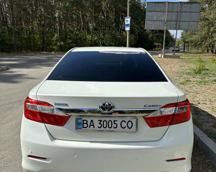 Белый Тойота Камри, объемом двигателя 2.5 л и пробегом 262 тыс. км за 13500 $, фото 2 на Automoto.ua