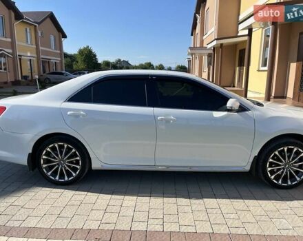 Белый Тойота Камри, объемом двигателя 2.5 л и пробегом 174 тыс. км за 13500 $, фото 2 на Automoto.ua