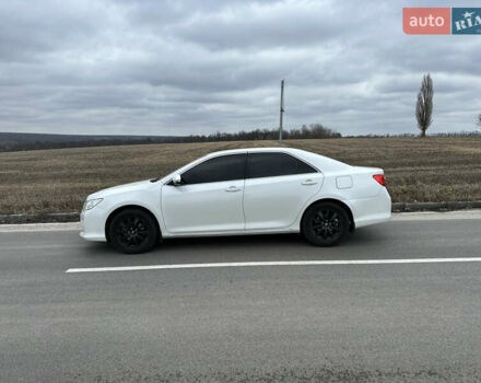 Белый Тойота Камри, объемом двигателя 2.5 л и пробегом 198 тыс. км за 13500 $, фото 5 на Automoto.ua