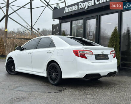 Білий Тойота Камрі, об'ємом двигуна 2.5 л та пробігом 180 тис. км за 11400 $, фото 3 на Automoto.ua