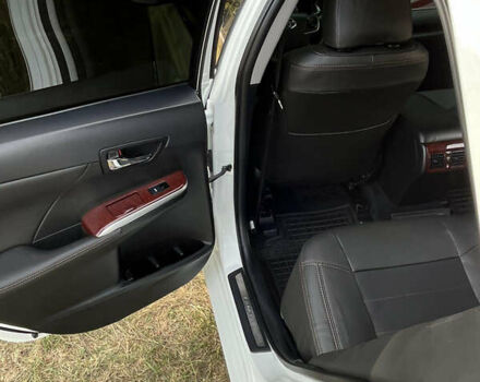 Белый Тойота Камри, объемом двигателя 2.49 л и пробегом 234 тыс. км за 14000 $, фото 10 на Automoto.ua