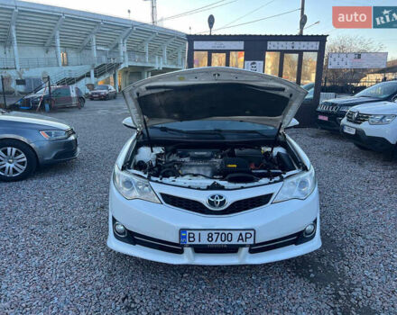Белый Тойота Камри, объемом двигателя 2.5 л и пробегом 170 тыс. км за 11200 $, фото 18 на Automoto.ua