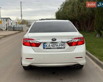 Тойота Камрі 2012 у Києві на Automoto.ua Білий Тойота Камрі, об'ємом двигуна 2.49 л та пробігом 235 тис. км за 12800 $, фото 4 на Automoto.ua