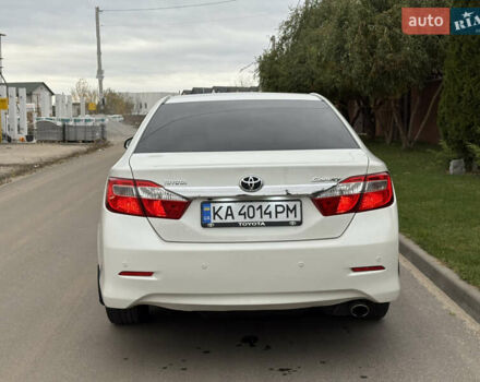 Білий Тойота Камрі, об'ємом двигуна 2.49 л та пробігом 236 тис. км за 12500 $, фото 2 на Automoto.ua