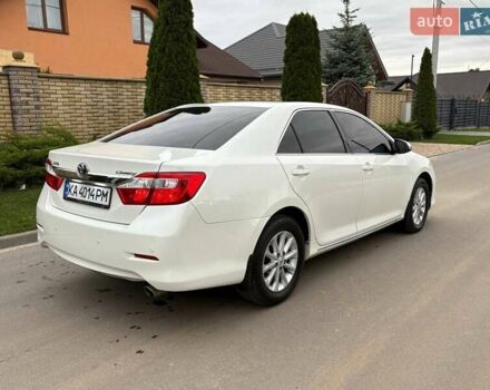 Тойота Камрі 2012 у Києві на Automoto.ua Білий Тойота Камрі, об'ємом двигуна 2.49 л та пробігом 235 тис. км за 12800 $, фото 2 на Automoto.ua