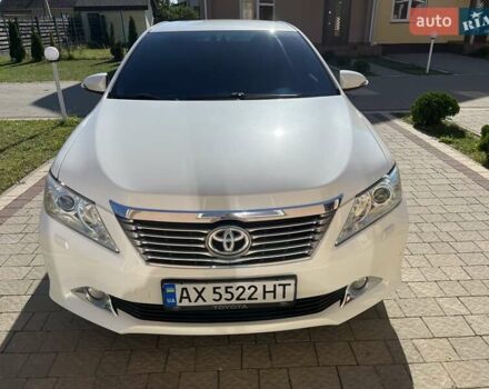 Белый Тойота Камри, объемом двигателя 2.5 л и пробегом 174 тыс. км за 13500 $, фото 3 на Automoto.ua