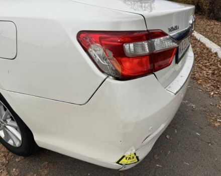 Белый Тойота Камри, объемом двигателя 2.5 л и пробегом 280 тыс. км за 9800 $, фото 4 на Automoto.ua