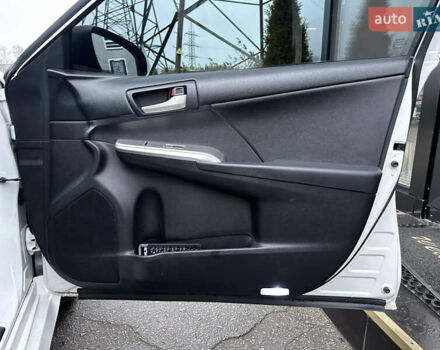 Білий Тойота Камрі, об'ємом двигуна 2.5 л та пробігом 180 тис. км за 11400 $, фото 24 на Automoto.ua