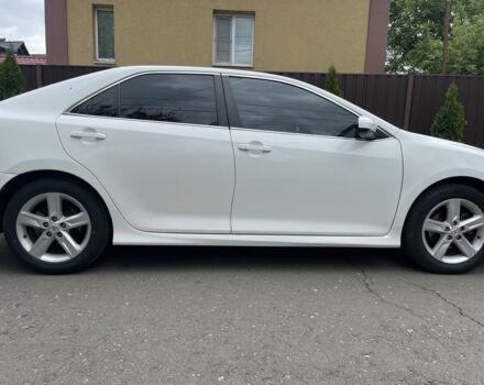 Белый Тойота Камри, объемом двигателя 2.5 л и пробегом 228 тыс. км за 8800 $, фото 4 на Automoto.ua