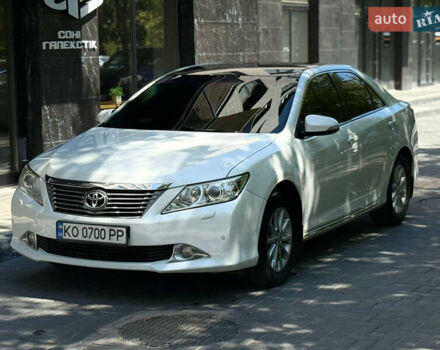 Белый Тойота Камри, объемом двигателя 2.49 л и пробегом 231 тыс. км за 11999 $, фото 3 на Automoto.ua