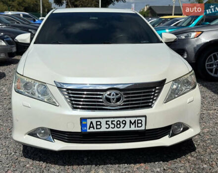 Белый Тойота Камри, объемом двигателя 2.5 л и пробегом 155 тыс. км за 13700 $, фото 1 на Automoto.ua