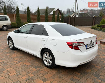 Белый Тойота Камри, объемом двигателя 2.5 л и пробегом 277 тыс. км за 10700 $, фото 3 на Automoto.ua
