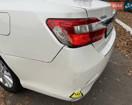 Белый Тойота Камри, объемом двигателя 2.49 л и пробегом 280 тыс. км за 9800 $, фото 7 на Automoto.ua