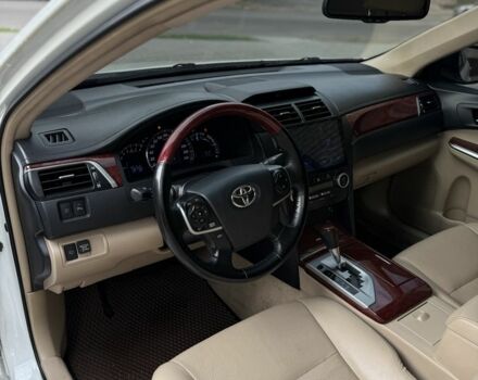 Білий Тойота Камрі, об'ємом двигуна 2.5 л та пробігом 185 тис. км за 14000 $, фото 11 на Automoto.ua