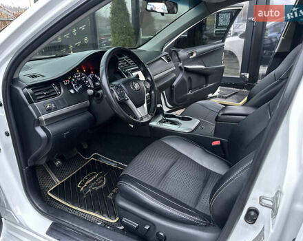 Білий Тойота Камрі, об'ємом двигуна 2.5 л та пробігом 180 тис. км за 11400 $, фото 12 на Automoto.ua