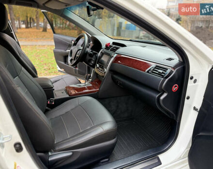 Белый Тойота Камри, объемом двигателя 2.49 л и пробегом 106 тыс. км за 12700 $, фото 18 на Automoto.ua