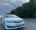 Белый Тойота Камри, объемом двигателя 2.5 л и пробегом 198 тыс. км за 10500 $, фото 1 на Automoto.ua