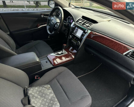 Білий Тойота Камрі, об'ємом двигуна 2.49 л та пробігом 315 тис. км за 12999 $, фото 12 на Automoto.ua