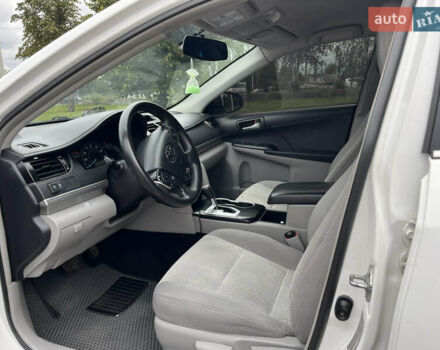 Белый Тойота Камри, объемом двигателя 2.4 л и пробегом 297 тыс. км за 10000 $, фото 18 на Automoto.ua