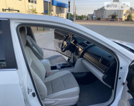 Белый Тойота Камри, объемом двигателя 2.49 л и пробегом 250 тыс. км за 13200 $, фото 16 на Automoto.ua