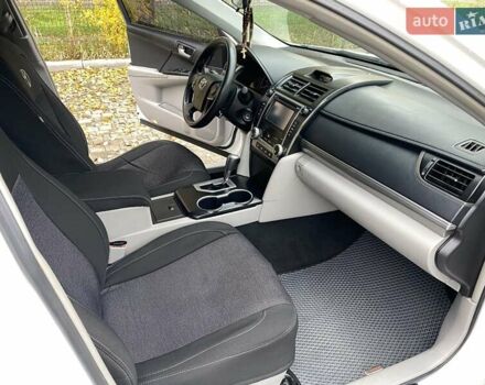 Белый Тойота Камри, объемом двигателя 2.5 л и пробегом 188 тыс. км за 10900 $, фото 27 на Automoto.ua