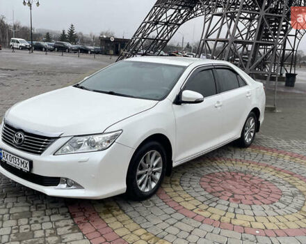 Белый Тойота Камри, объемом двигателя 2.5 л и пробегом 205 тыс. км за 14500 $, фото 1 на Automoto.ua