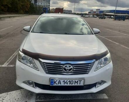 Белый Тойота Камри, объемом двигателя 2.5 л и пробегом 249 тыс. км за 13950 $, фото 1 на Automoto.ua