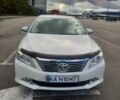Белый Тойота Камри, объемом двигателя 2.5 л и пробегом 249 тыс. км за 13950 $, фото 1 на Automoto.ua