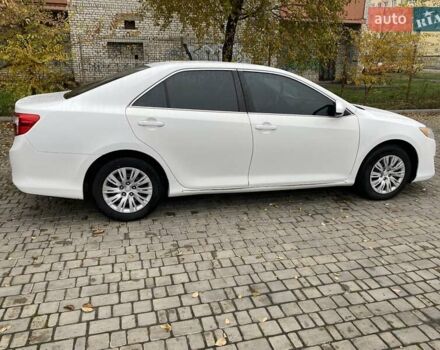 Белый Тойота Камри, объемом двигателя 2.5 л и пробегом 188 тыс. км за 10900 $, фото 4 на Automoto.ua