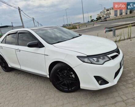 Белый Тойота Камри, объемом двигателя 2.49 л и пробегом 140 тыс. км за 13200 $, фото 3 на Automoto.ua