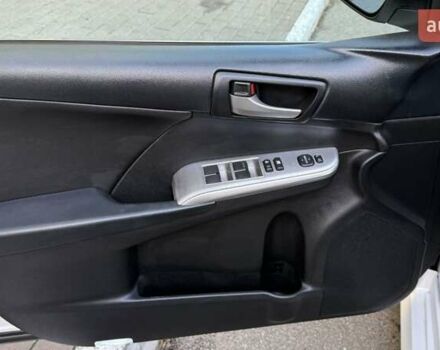 Белый Тойота Камри, объемом двигателя 2.49 л и пробегом 225 тыс. км за 12300 $, фото 6 на Automoto.ua