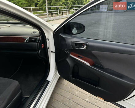 Білий Тойота Камрі, об'ємом двигуна 2.49 л та пробігом 315 тис. км за 12999 $, фото 15 на Automoto.ua