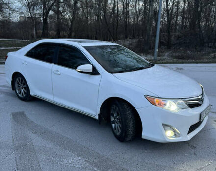 Белый Тойота Камри, объемом двигателя 2.5 л и пробегом 190 тыс. км за 13400 $, фото 2 на Automoto.ua
