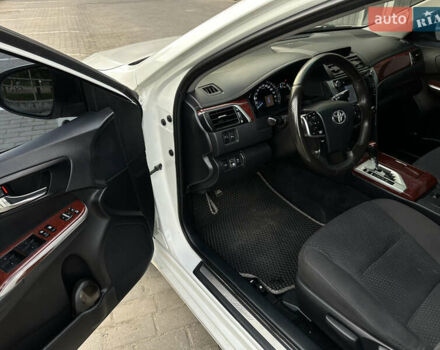 Білий Тойота Камрі, об'ємом двигуна 2.49 л та пробігом 315 тис. км за 12999 $, фото 10 на Automoto.ua