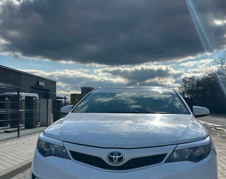 Белый Тойота Камри, объемом двигателя 2.5 л и пробегом 198 тыс. км за 10500 $, фото 1 на Automoto.ua