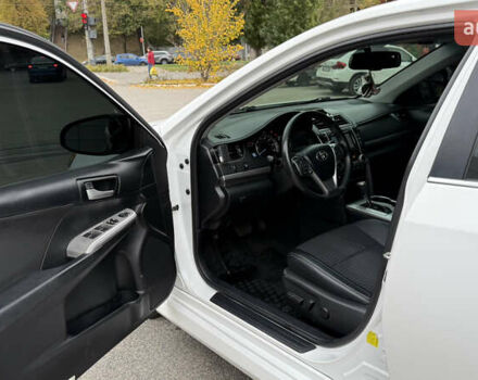 Білий Тойота Камрі, об'ємом двигуна 2.5 л та пробігом 192 тис. км за 12000 $, фото 6 на Automoto.ua