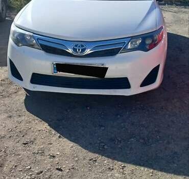 Білий Тойота Камрі, об'ємом двигуна 2.49 л та пробігом 258 тис. км за 9800 $, фото 1 на Automoto.ua