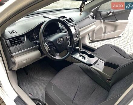 Белый Тойота Камри, объемом двигателя 2.5 л и пробегом 188 тыс. км за 10900 $, фото 25 на Automoto.ua