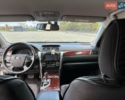 Белый Тойота Камри, объемом двигателя 2.5 л и пробегом 249 тыс. км за 13950 $, фото 14 на Automoto.ua