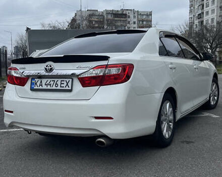 Белый Тойота Камри, объемом двигателя 2.5 л и пробегом 212 тыс. км за 14800 $, фото 1 на Automoto.ua