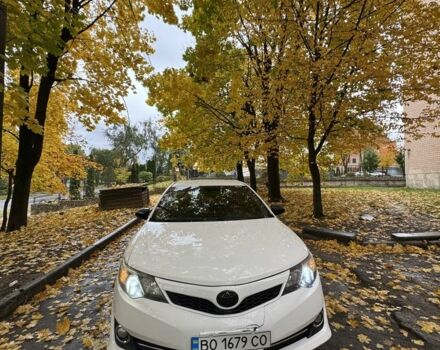 Белый Тойота Камри, объемом двигателя 2.5 л и пробегом 240 тыс. км за 9999 $, фото 1 на Automoto.ua