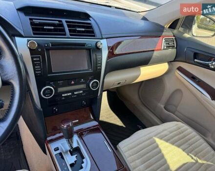 Білий Тойота Камрі, об'ємом двигуна 2.5 л та пробігом 135 тис. км за 16600 $, фото 15 на Automoto.ua